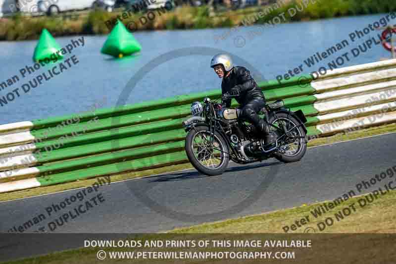 Vintage motorcycle club;eventdigitalimages;mallory park;mallory park trackday photographs;no limits trackdays;peter wileman photography;trackday digital images;trackday photos;vmcc festival 1000 bikes photographs